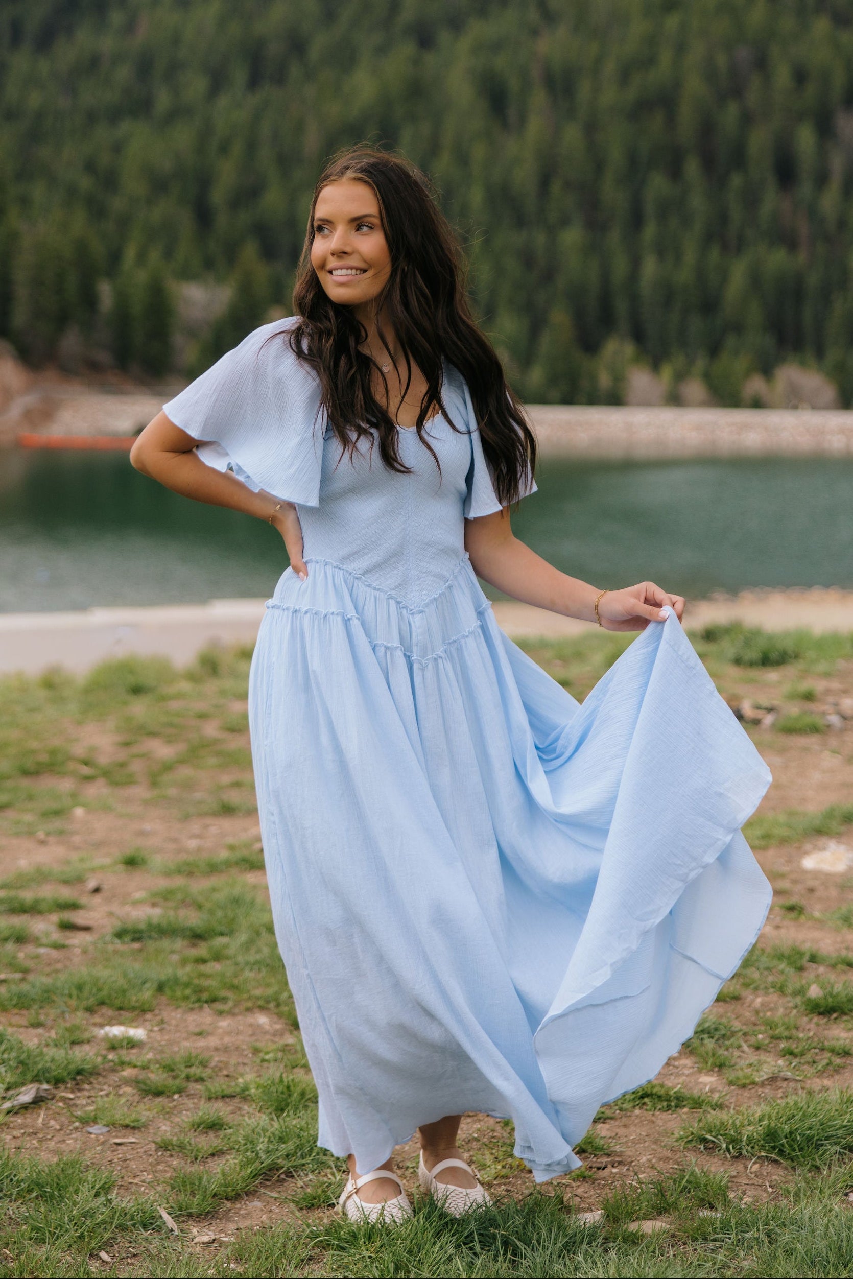 THE AMBER SMOCKED MAXI DRESS IN BLUE Large