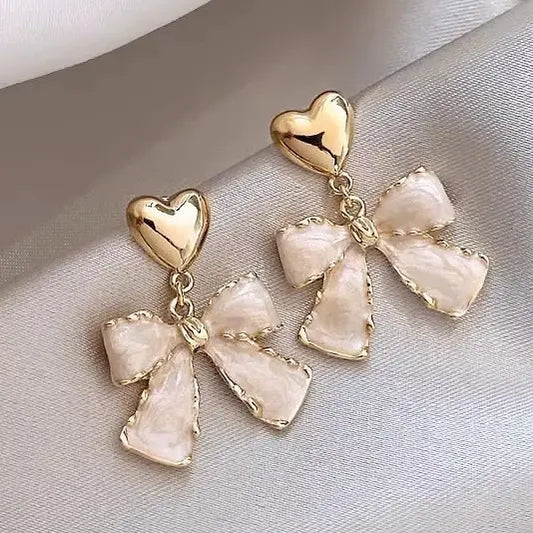 THE PEARL BOW HEART EARRINGS