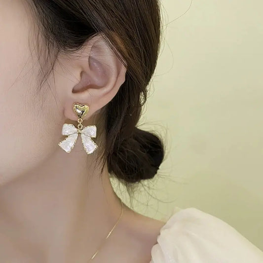 THE PEARL BOW HEART EARRINGS