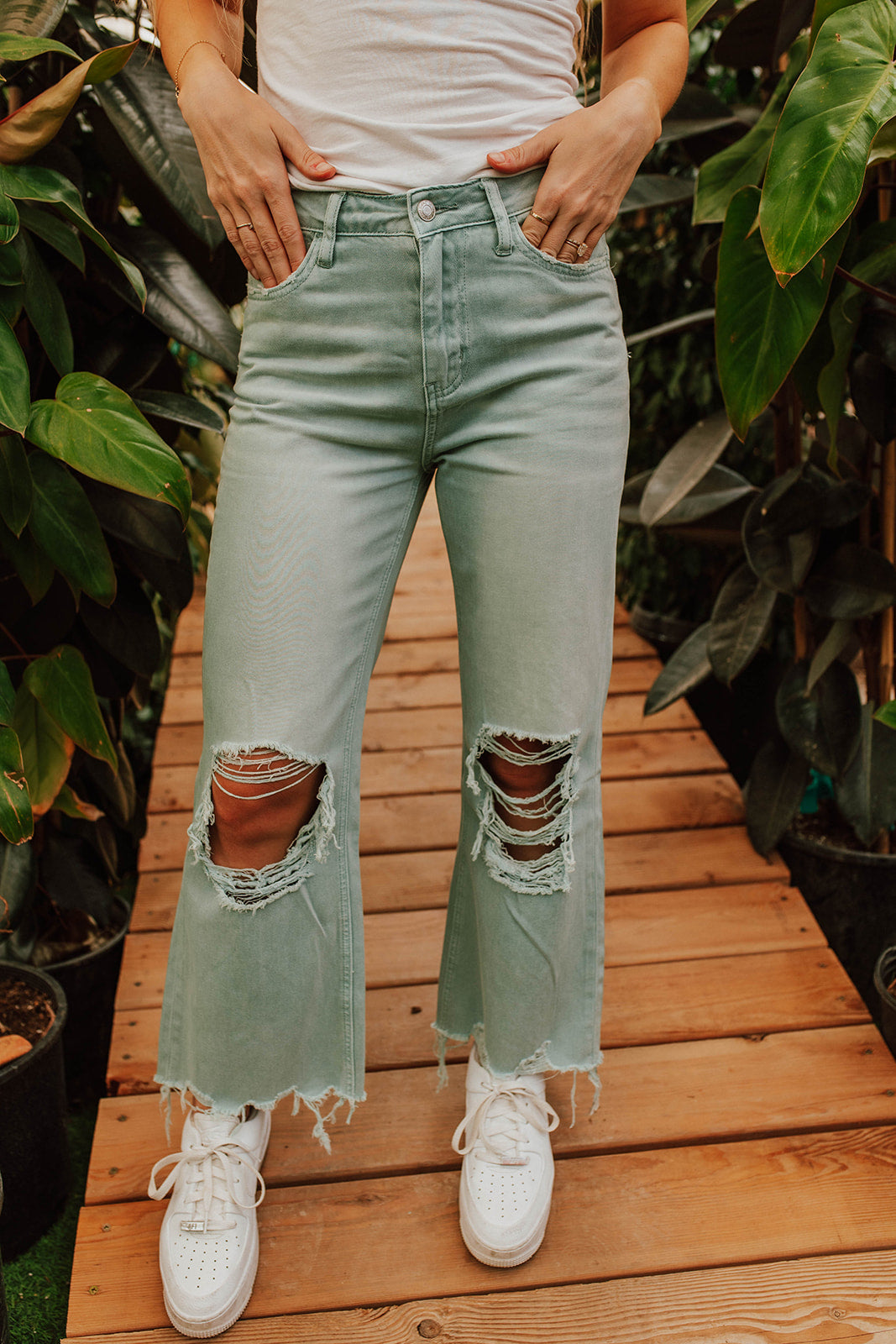 THE 90'S FLARE JEANS IN DISTRESSED CLOUD BLUE BY VERVET