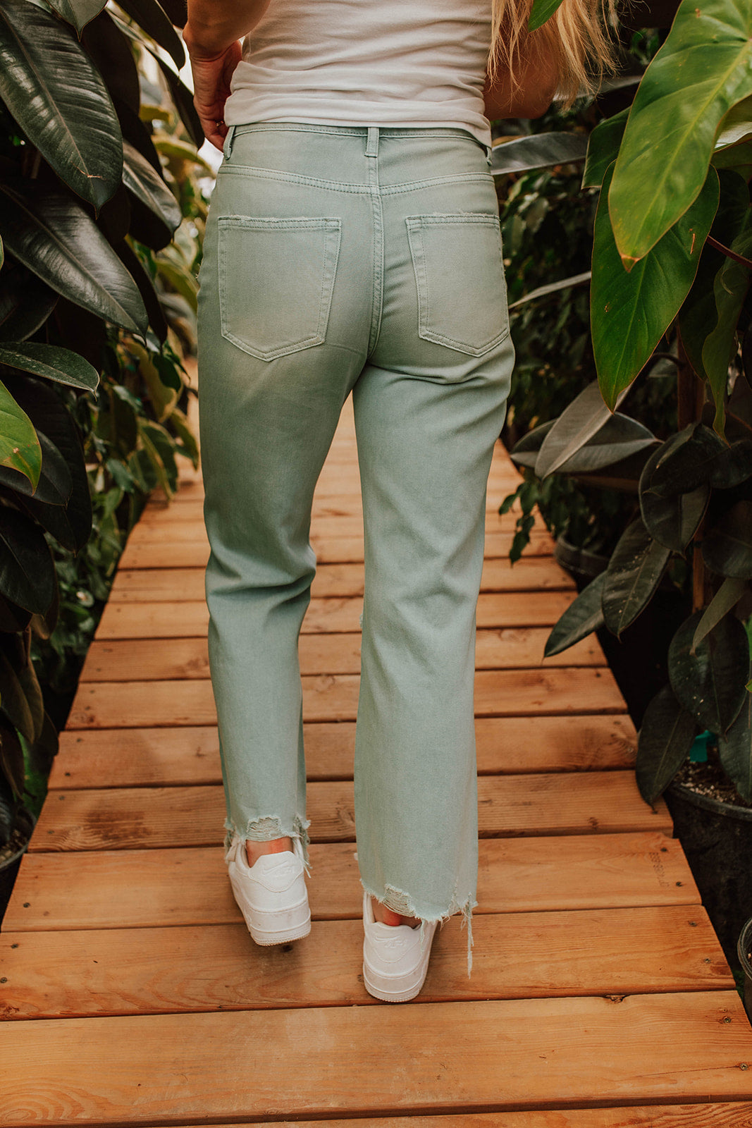 THE 90'S FLARE JEANS IN DISTRESSED CLOUD BLUE BY VERVET