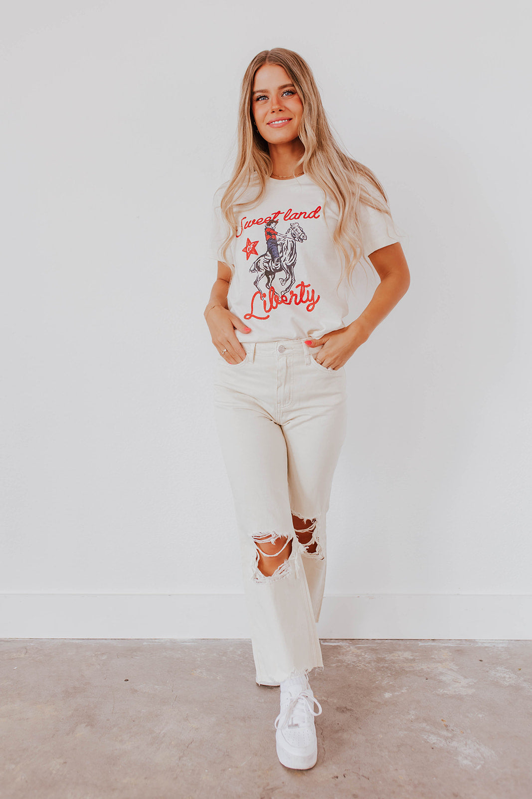 THE 90'S FLARE JEANS IN CREAM BY VERVET