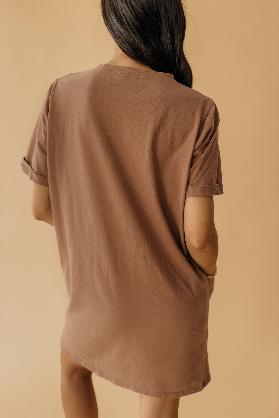 THE EASY DOES IT POCKET T-SHIRT DRESS BY PINK DESERT IN MOCHA