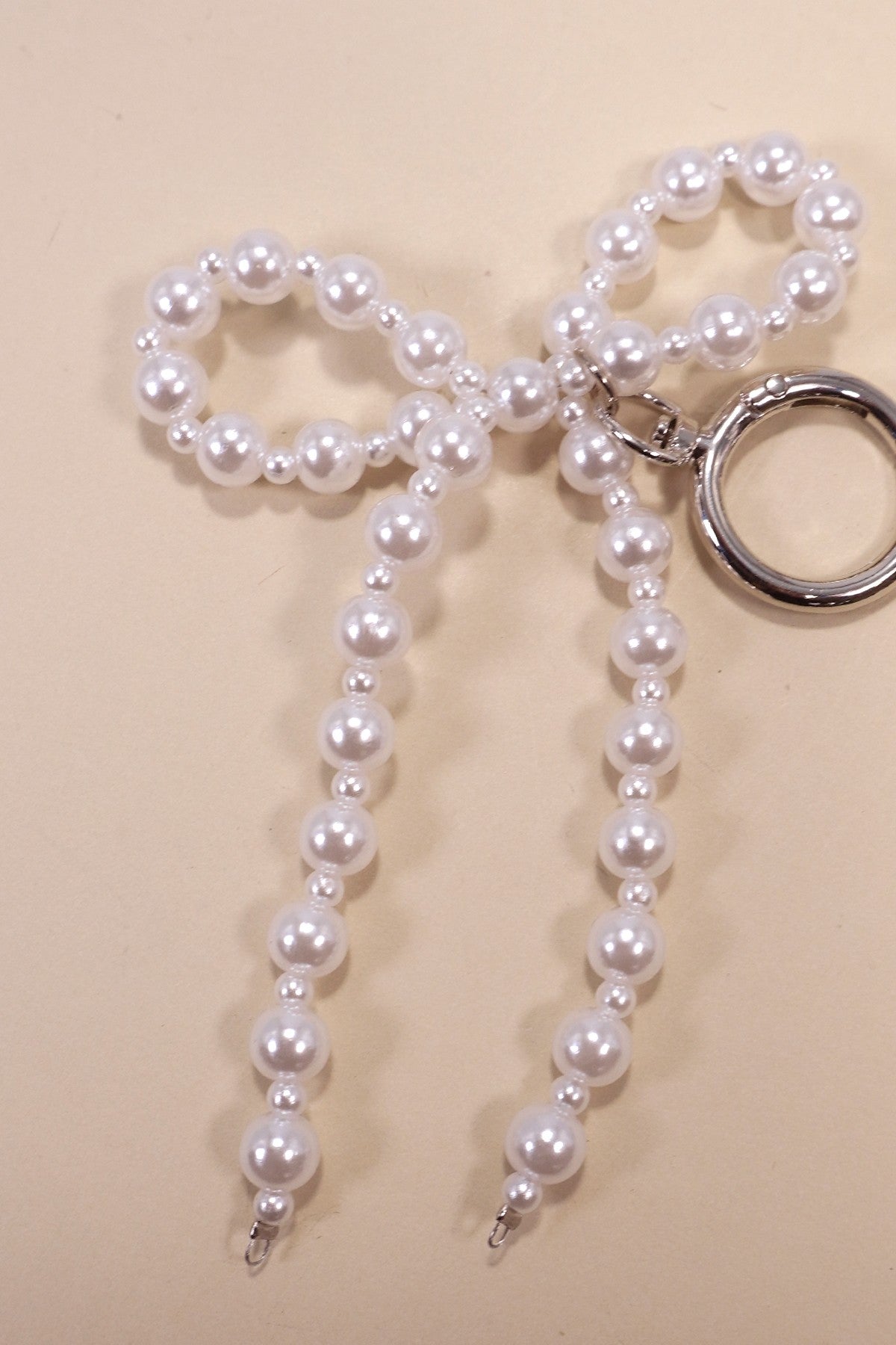 THE BOW PEARL BAG CHARM