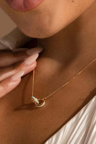 THE KNOTTED PEARL NECKLACE
