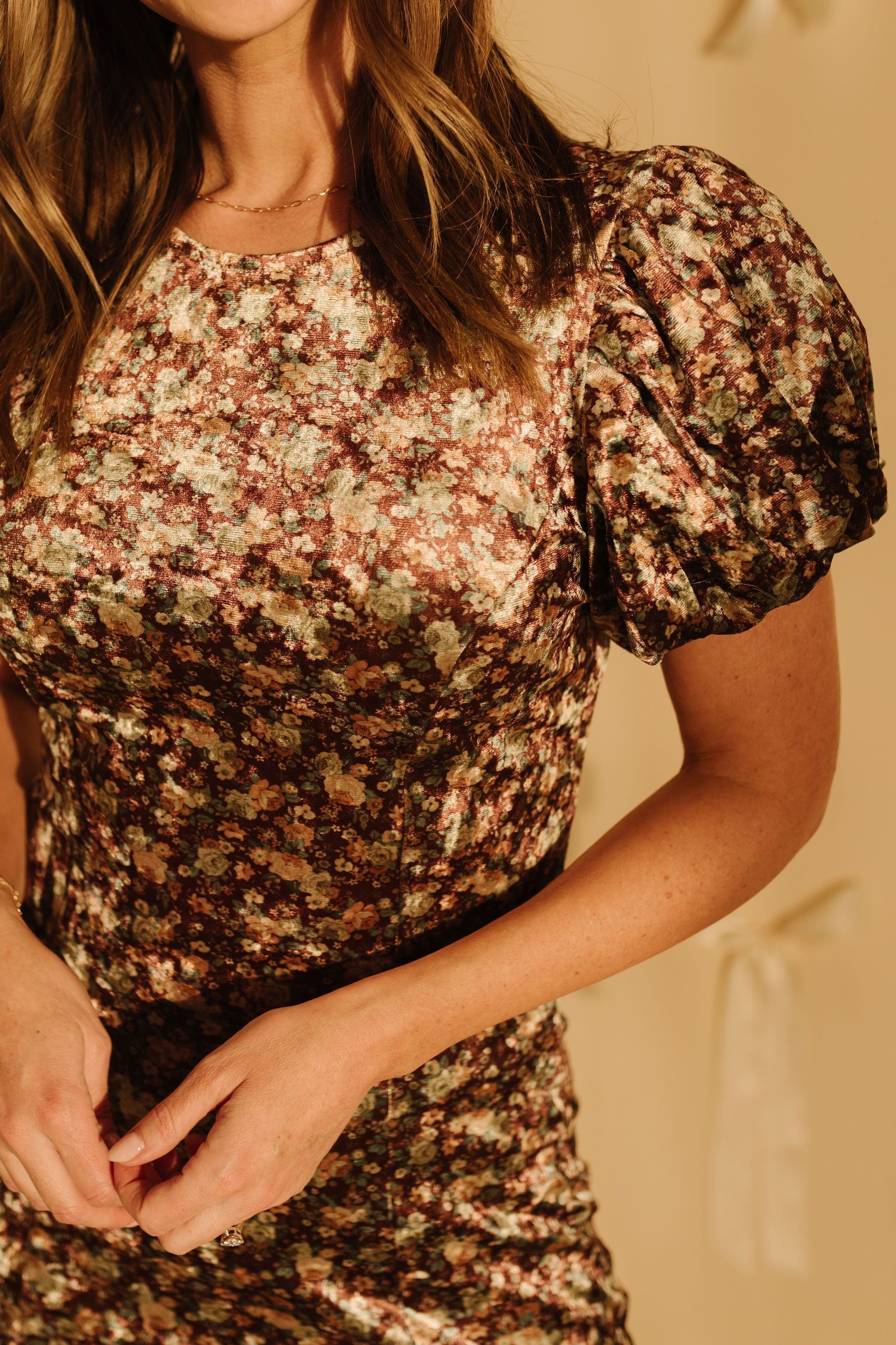 THE DALLIE DITZY FLORAL VELVET PUFF SLEEVE MIDI DRESS – Pink