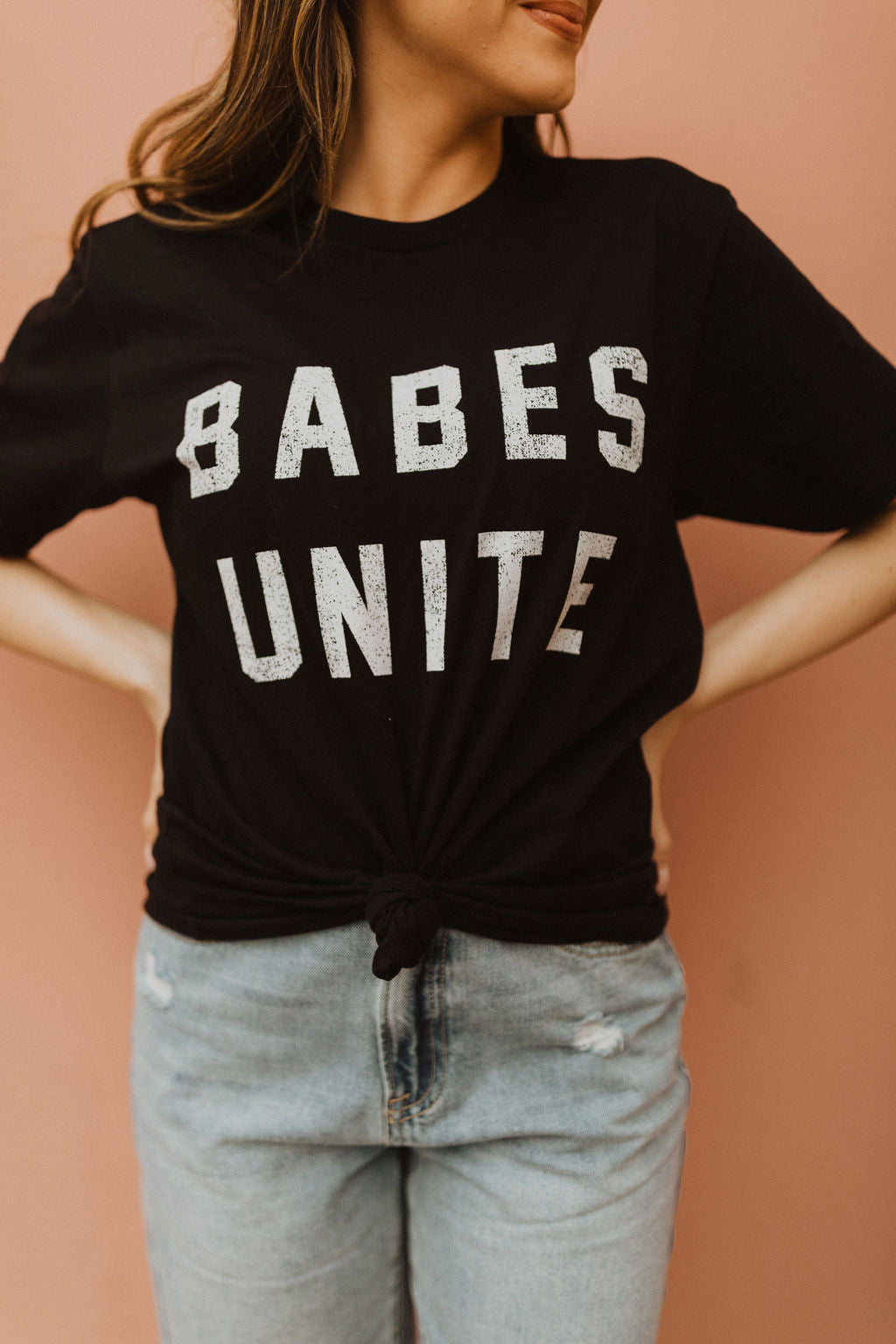 THE BABES UNITE GRAPHIC TEE IN BLACK