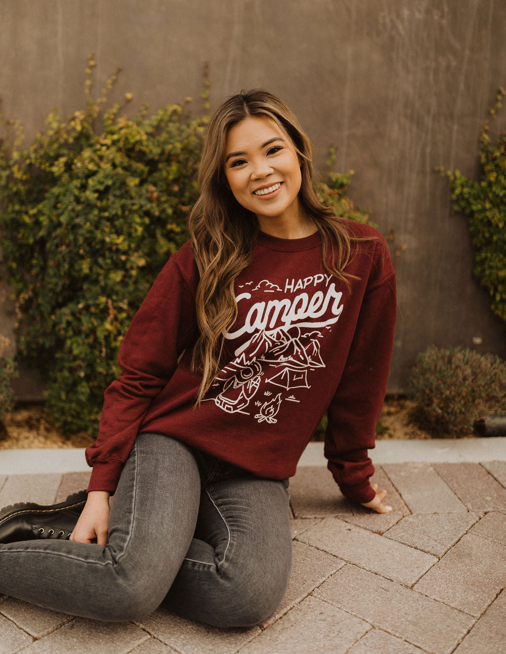 THE HAPPY CAMPER PULLOVER IN BURGUNDY