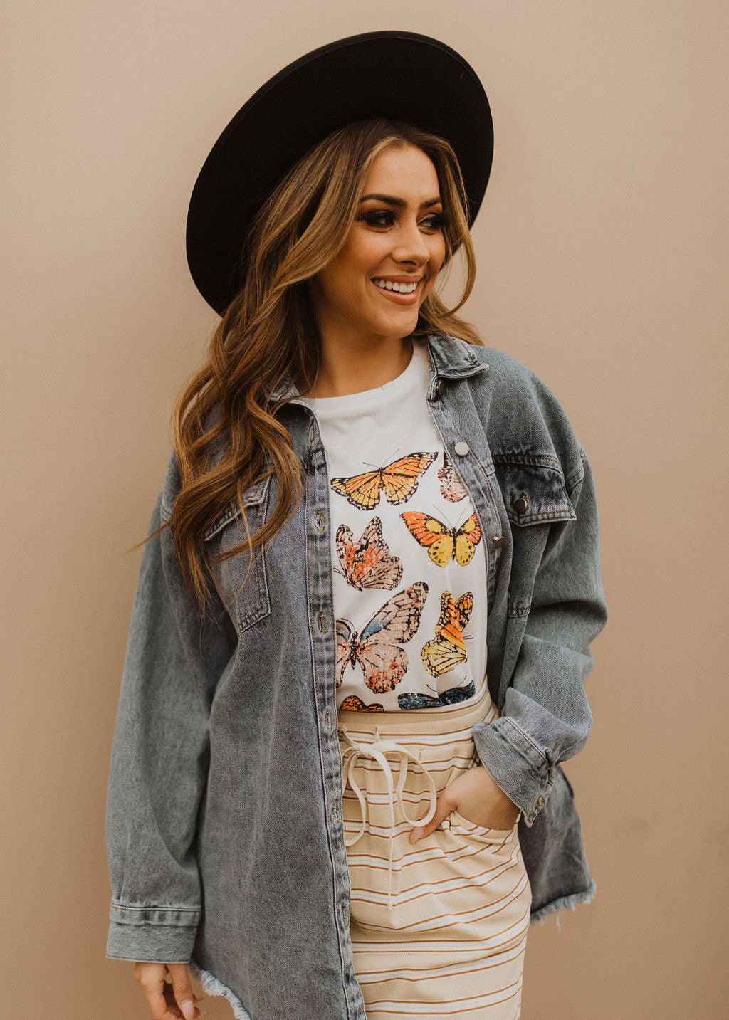 THE MULTICOLORED BUTTERFLY GRAPHIC TEE IN IVORY