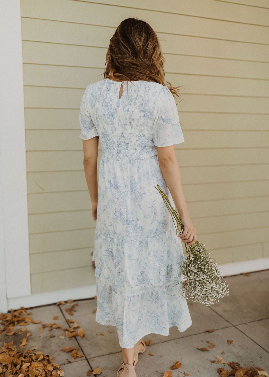 THE NOTHING BUT BLUE SKIES FLORAL MIDI DRESS IN LIGHT BLUE