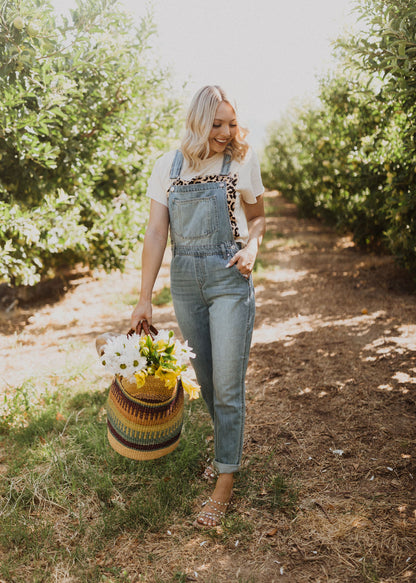 THE OAKLAND MOM FIT OVERALL IN LIGHT DENIM