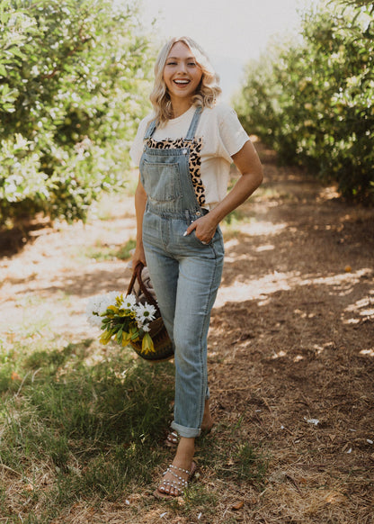 THE OAKLAND MOM FIT OVERALL IN LIGHT DENIM