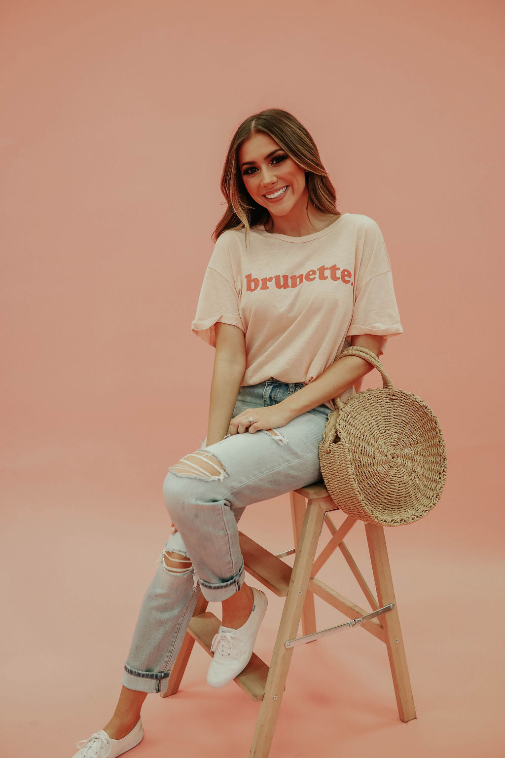 THE BRUNETTE GRAPHIC TEE IN PEACH