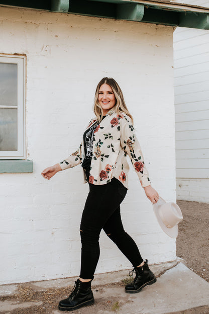 THE FRIEDA FLORAL BUTTON DOWN TOP IN BEIGE