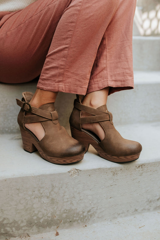 THE PONCE CLOG HEEL IN TAUPE