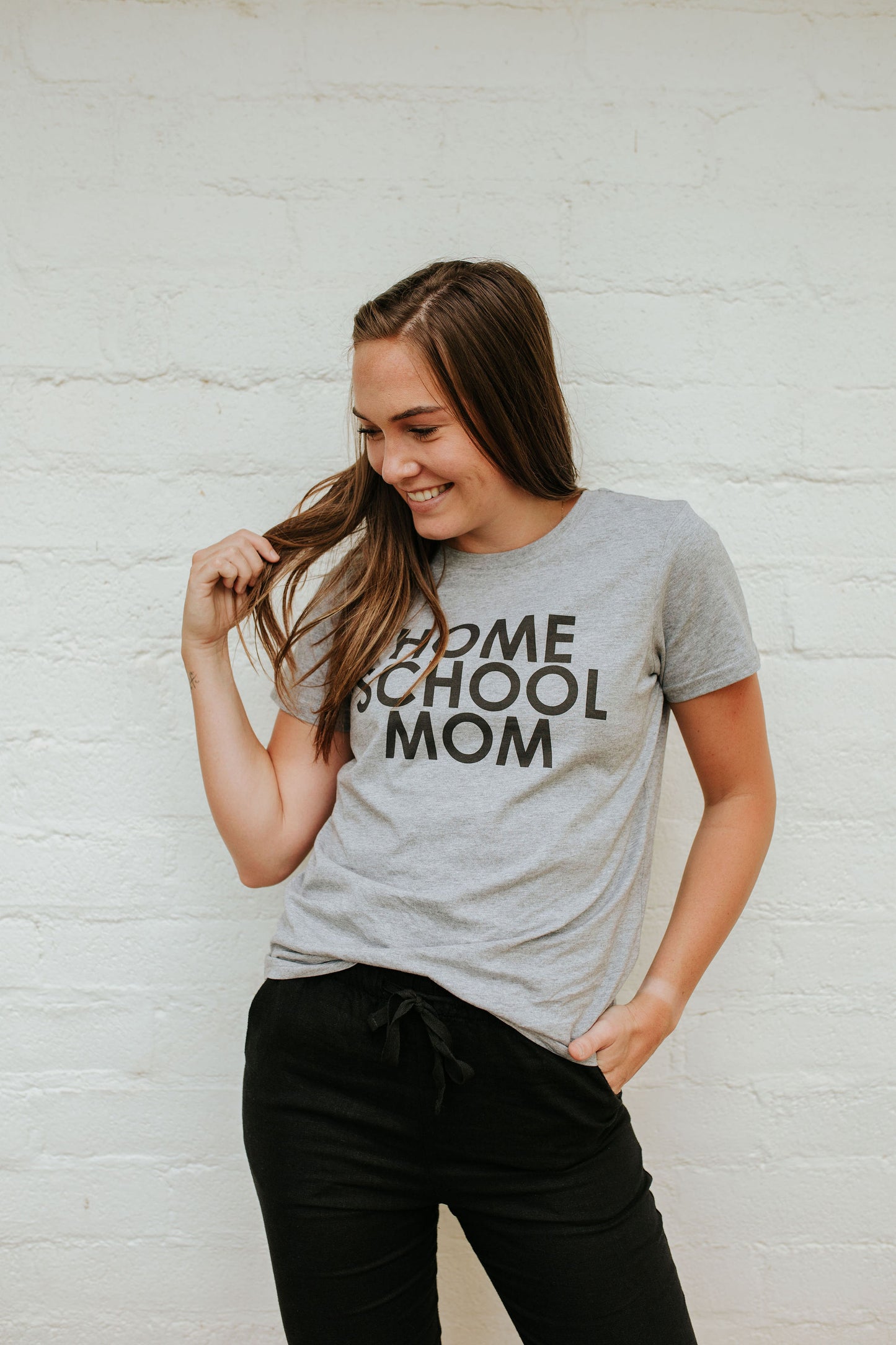 THE HOME SCHOOL MOM GRAPHIC TEE IN HEATHER GREY BY PINK DESERT