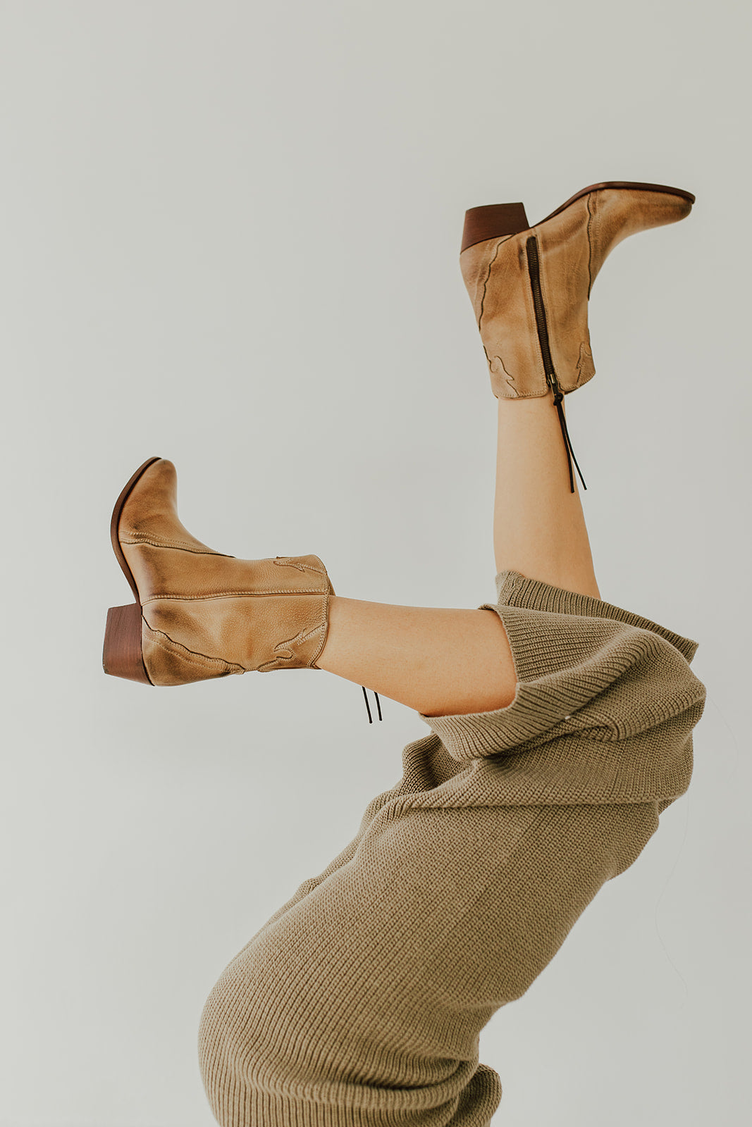 THE FREE PEOPLE NEW FRONTIER WESTERN BOOT IN DISTRESSED TAN