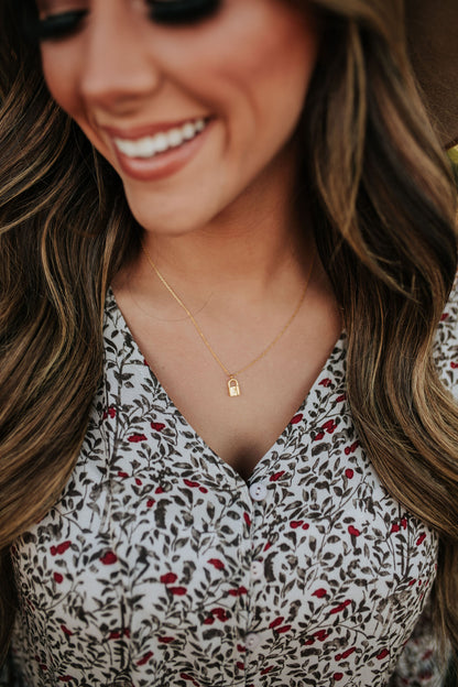 THE LOCKET NECKLACE IN GOLD