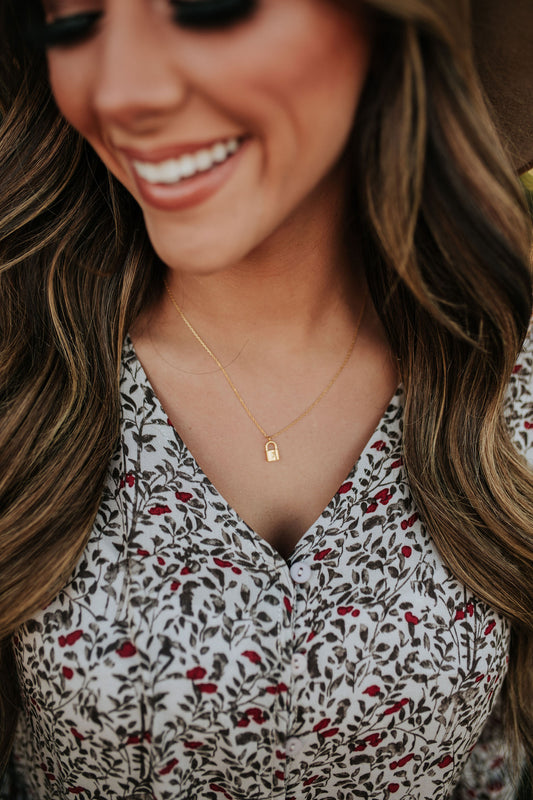 THE LOCKET NECKLACE IN GOLD