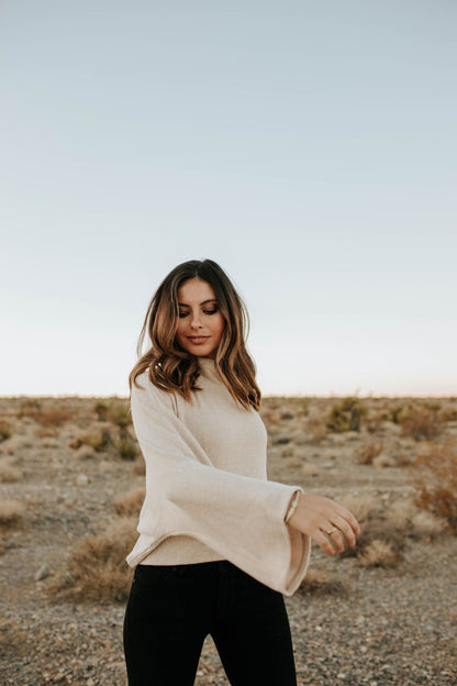 THE TRINITY TURTLENECK TOP IN OATMEAL