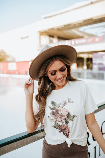 THE FRANCES FLORAL GRAPHIC PRINT TEE IN IVORY