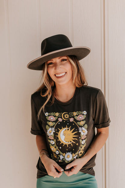 THE SUN AND THE MOON GRAPHIC TEE IN CHARCOAL