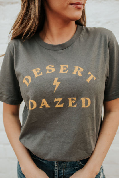 THE DESERT DAZED GRAPHIC TEE IN CHARCOAL GREY