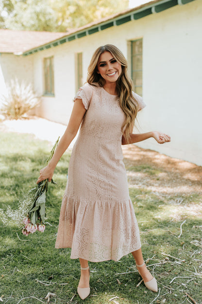 THE MEDALLION LACE DRESS IN MAUVE *RESTOCKED*