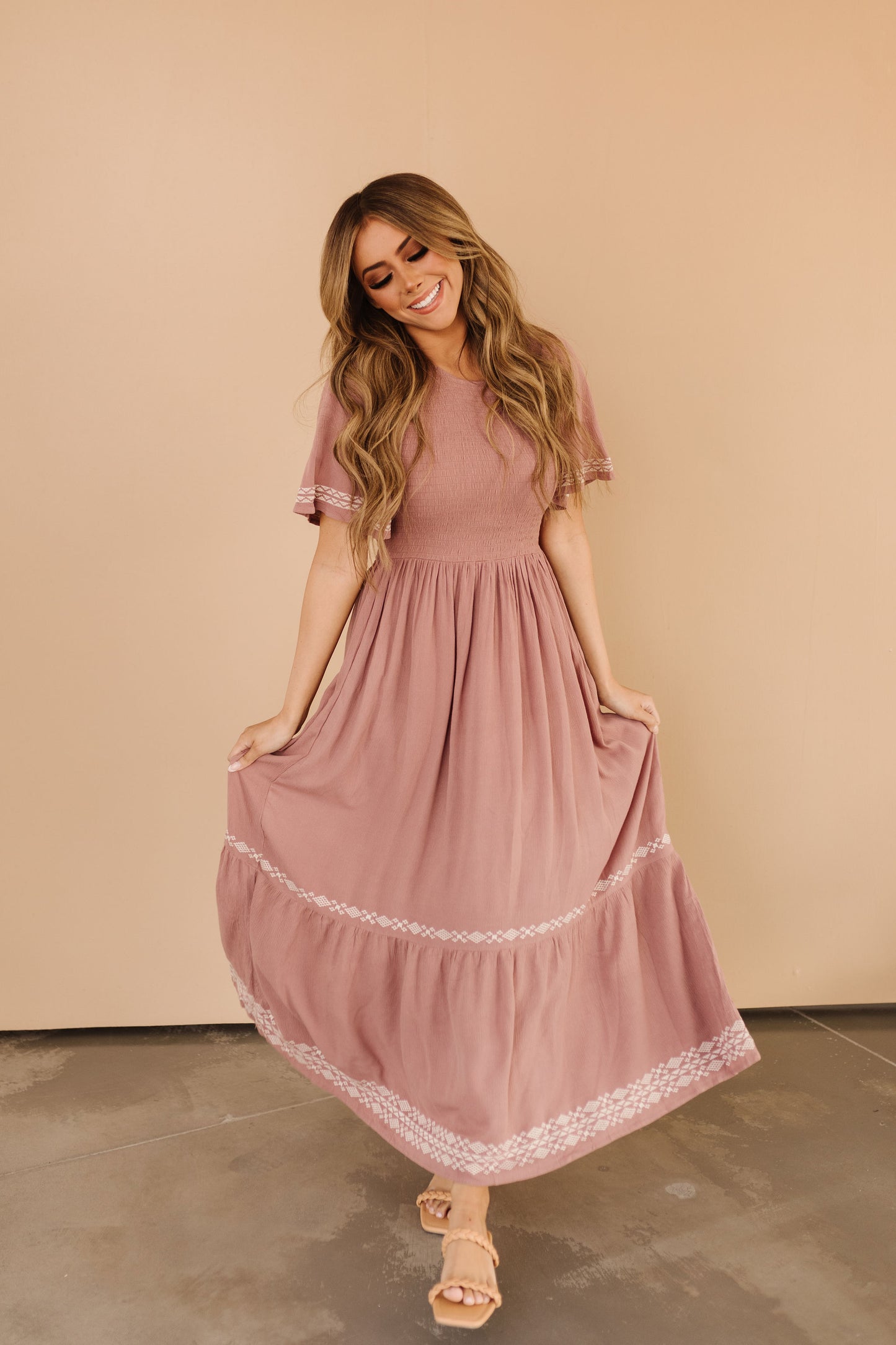 THE CANDLELIT DINNER EMBROIDERED MIDI DRESS IN MAUVE