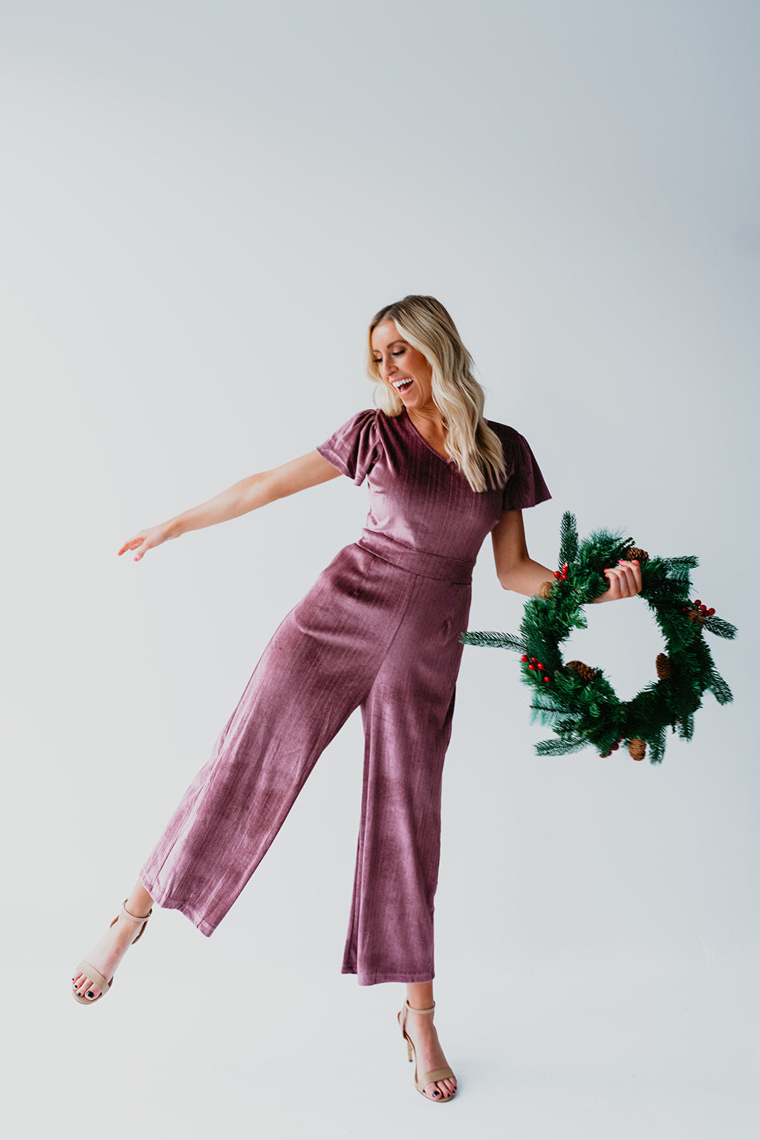 THE LIGHTS DOWNTOWN JUMPSUIT IN LILAC