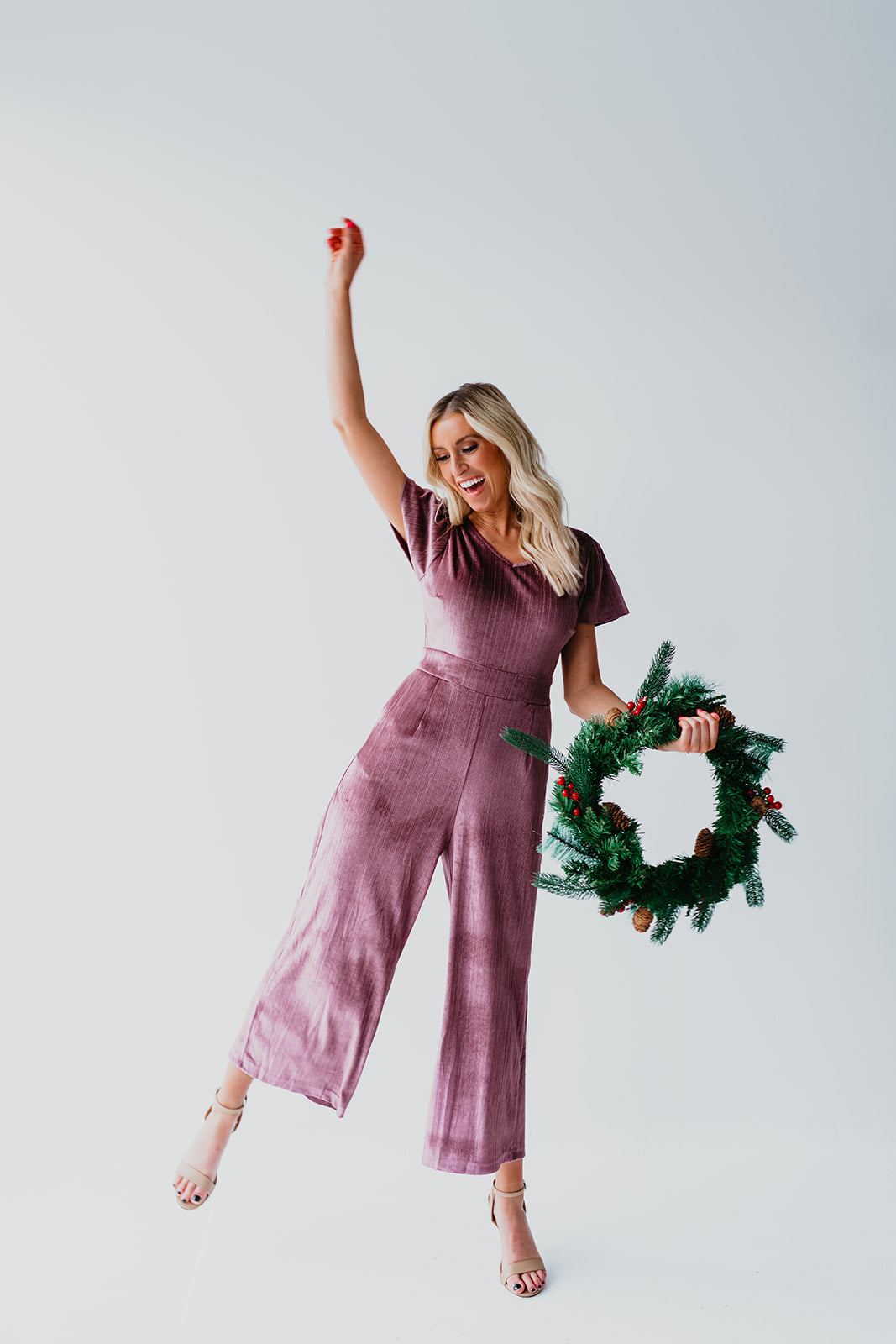 THE LIGHTS DOWNTOWN JUMPSUIT IN LILAC