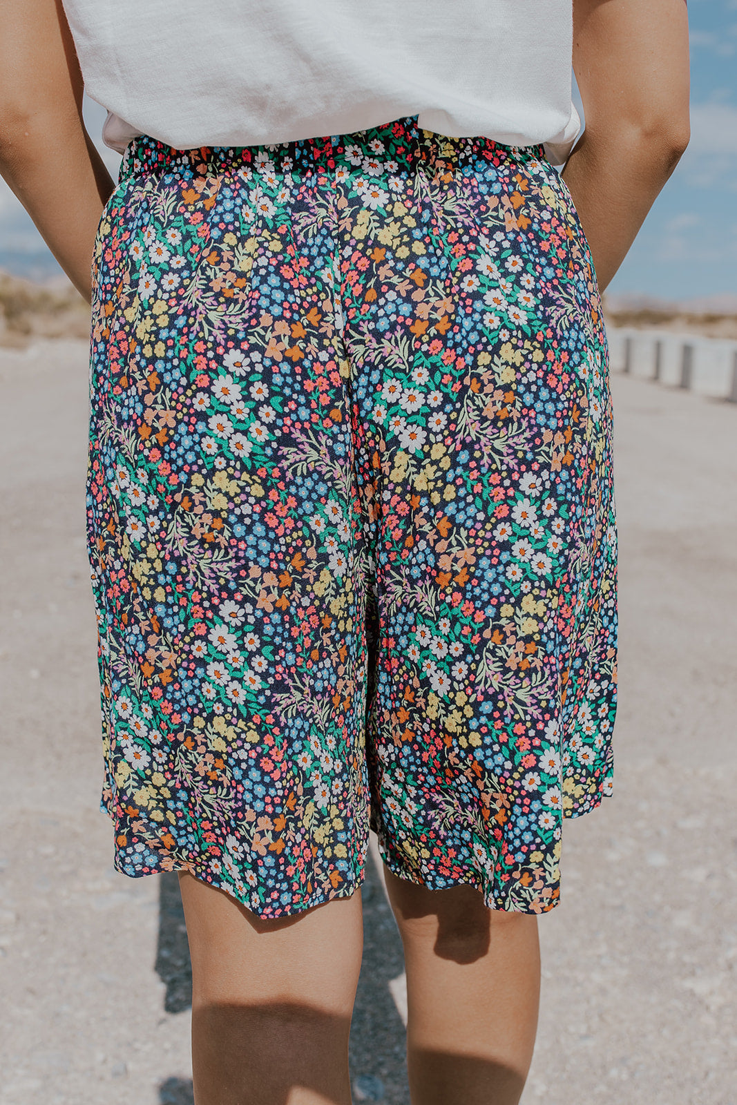 THE GARDEN GNOME FLORAL SHORTS IN NAVY
