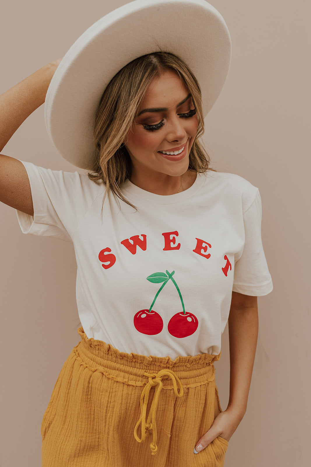 THE SWEET CHERRY GRAPHIC TEE IN NATURAL IVORY